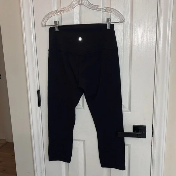Black Lululemon Legging Sz. 6 - Picture 2 of 7